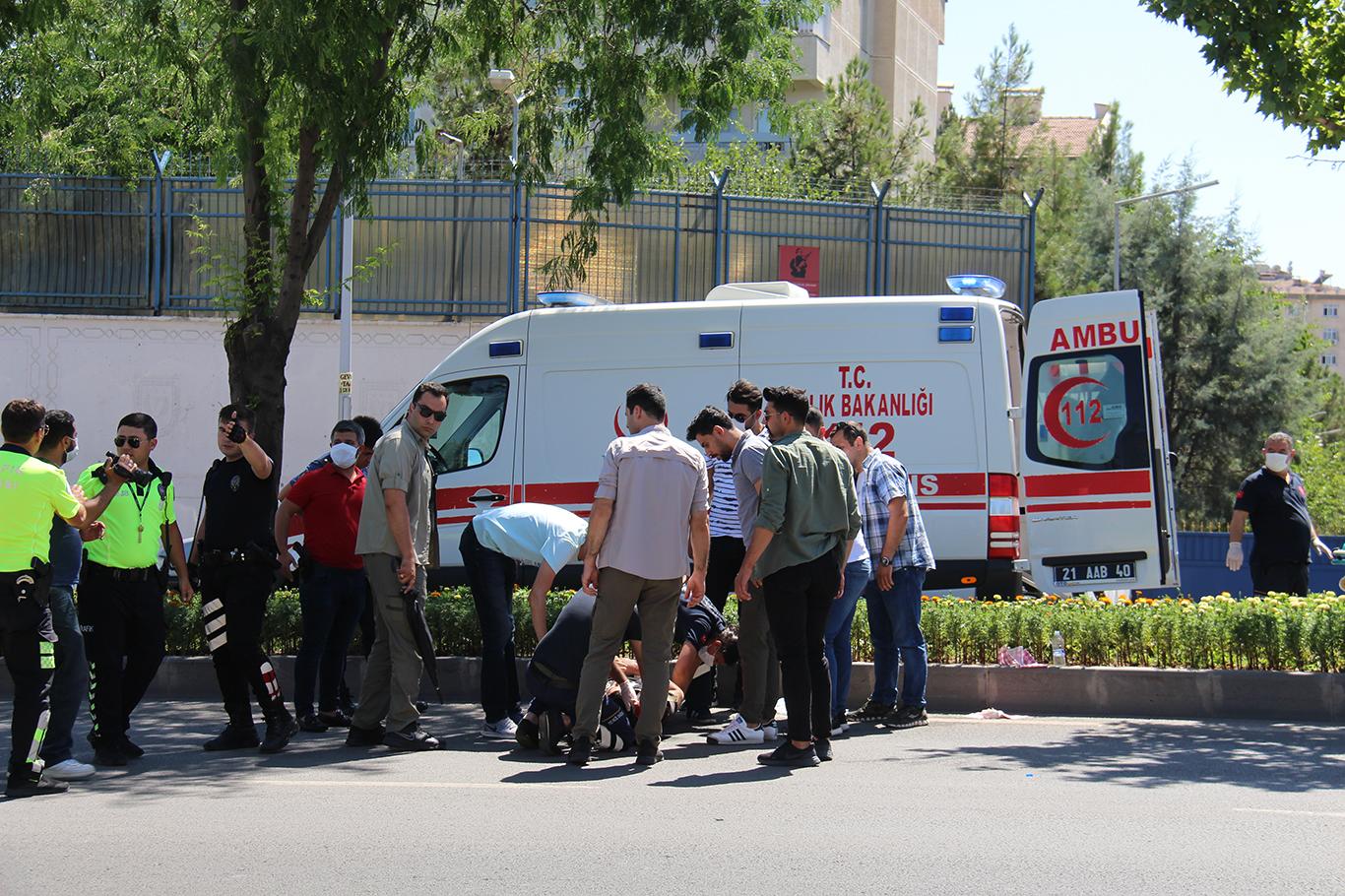 Diyarbakır'da trafik polisi kaza yaptı: Bir yaralı Diyarbakır'da trafik polisi kaza yaptı: Bir yaralı